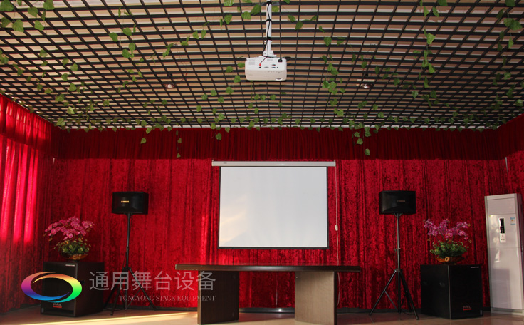 提升舞臺演出效果！舞臺幕布顏色搭配常用色——紅、黃、墨綠三原色