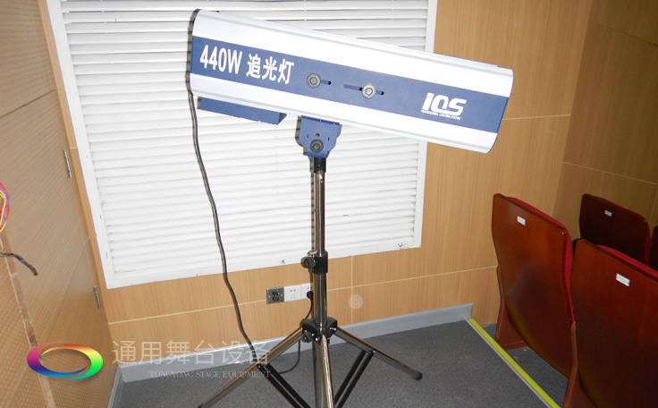 十余年銳意攀登，奮發(fā)圖強(qiáng)！舞臺幕布、機(jī)械等一站式選購供應(yīng)商，舞臺機(jī)械、音響、燈光工程設(shè)計施工承包壹級資質(zhì)——通用舞臺