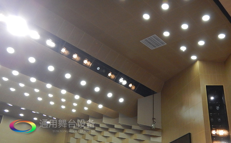 科學(xué)計(jì)劃工期、合理交叉施工，保質(zhì)保量順利完成工程的交付！通用舞臺(tái)阻燃幕布承接羊城廣州培英中學(xué)報(bào)告廳項(xiàng)目！