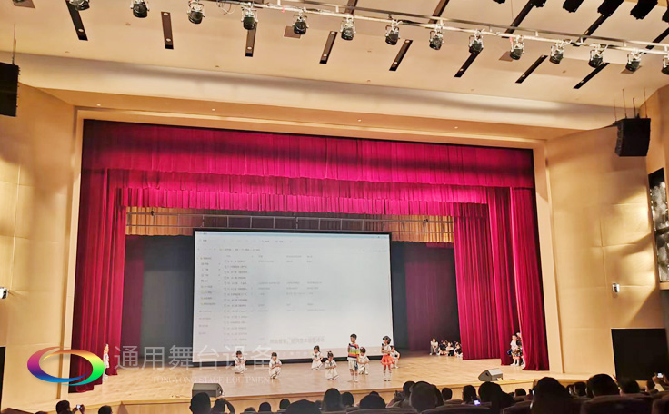 南京某戲劇院對開阻燃幕布、舞臺音響、燈光吊桿項(xiàng)目完工及試運(yùn)營
