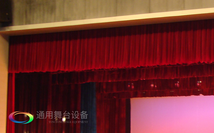 舞臺(tái)劇場(chǎng)布置一套完整的舞臺(tái)阻燃幕布需要幾層？