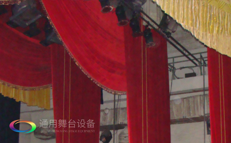 提升舞臺(tái)美感設(shè)計(jì)、增強(qiáng)舞臺(tái)透視！寬幅平紋細(xì)布橫側(cè)阻燃幕布