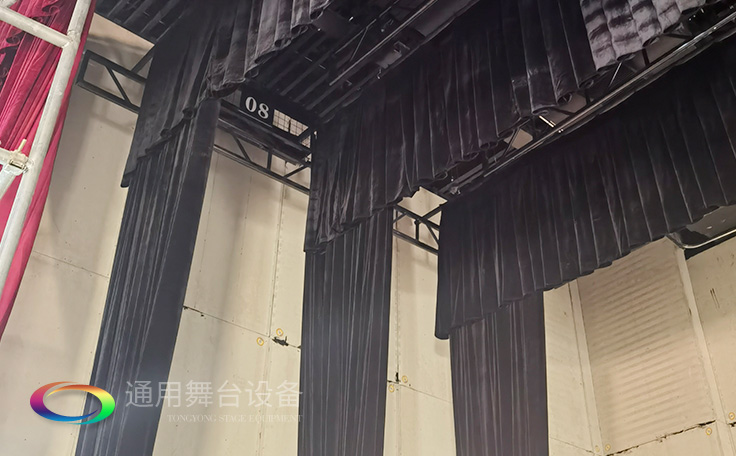 設(shè)置在舞臺上空，以金屬排架懸掛燈具的設(shè)備——燈光吊架Side lighting ladder通用舞臺阻燃幕布