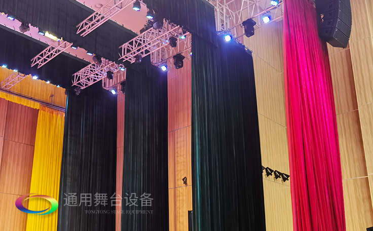 遷換場景、揭示活動主體、渲染演出氣氛、提升演出效果——舞臺阻燃幕布